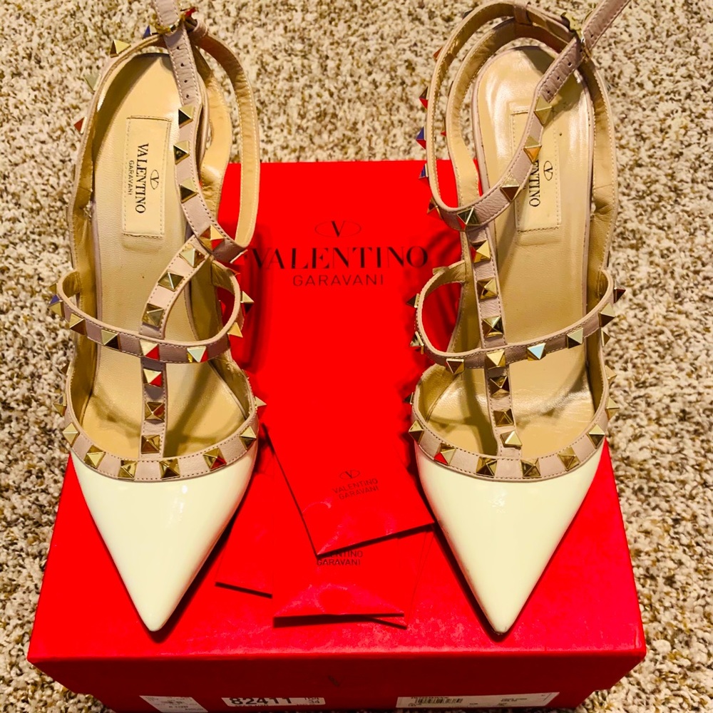 Valentino Rockstud Pump 38